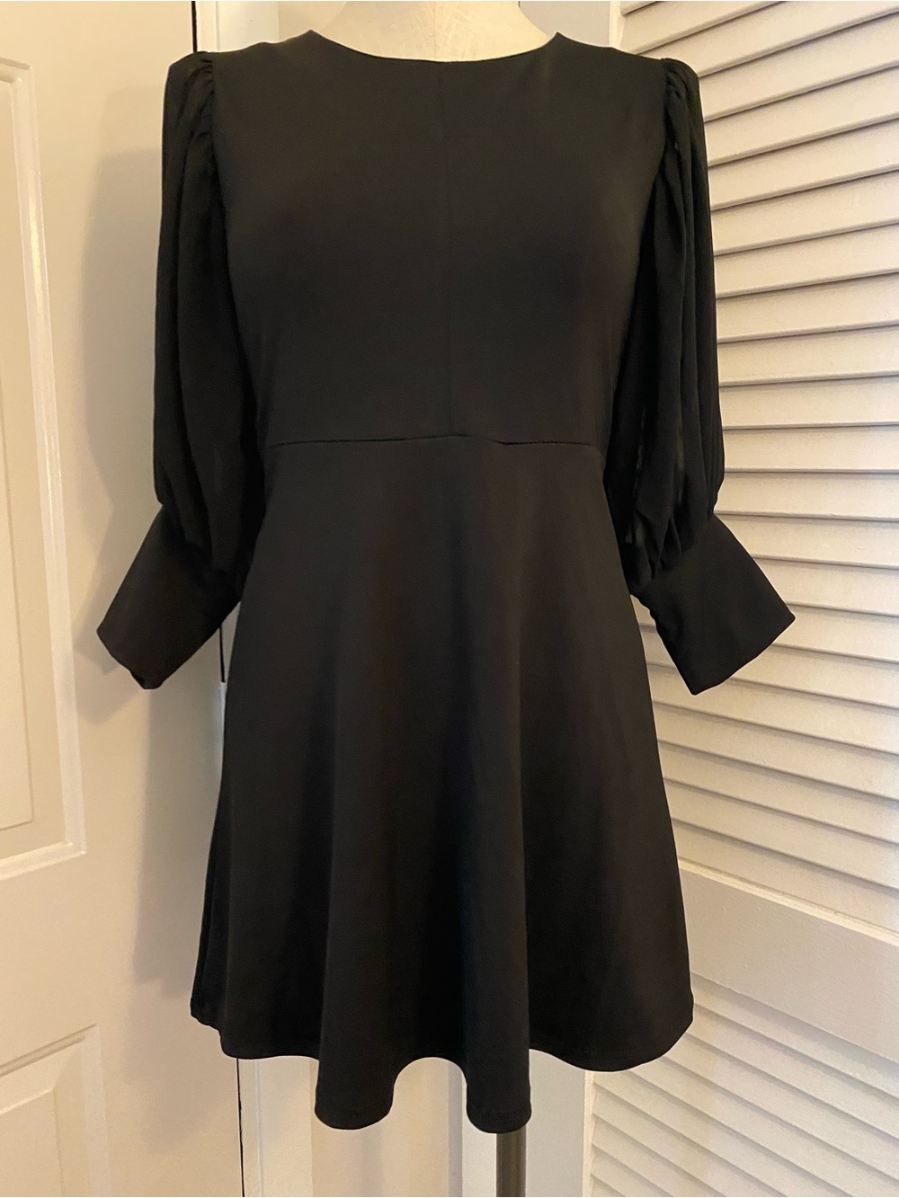 “Tebie”Black Long-Sleeve Puff-Sleeve A-Line Dressa Size Medium